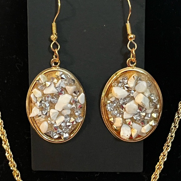 SPG Fashion Gold Tone Bling Jewelry Set. - Picture 3 of 9